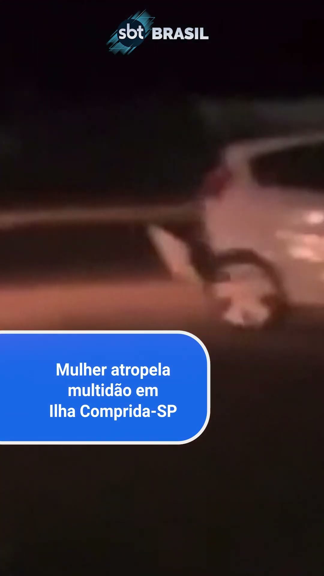 Motorista é agredida e tem carro incendiado após atropelar grupo | SBT Brasil (01/01/25)