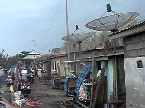 Real Life in Singaraja Slums Bali Indonesia January 2012 - YouTube