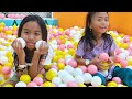 Vlog Liburan Keluarga Riska Jagain Bayi Lucu Perosotan, Odong-odong, Mandi Bola Warna Istana Balonku