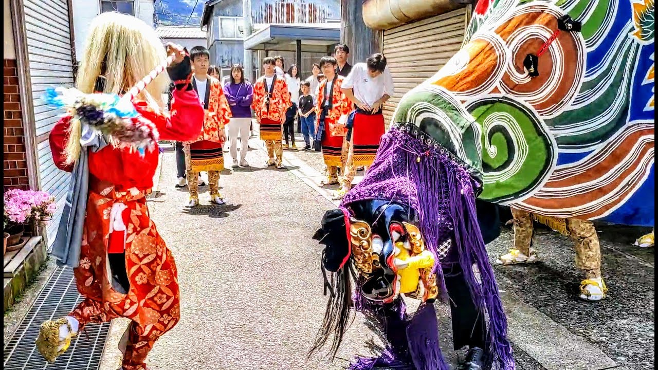 走り獅子を演舞！山下町獅子舞 /井波よいやさ祭り／井波八幡宮春季礼祭2023／Sculpture Town Inami Yoiyasa Festival/