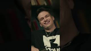Бустер не брал кальян, чтобы случайно не промазать / ЧБД #shorts