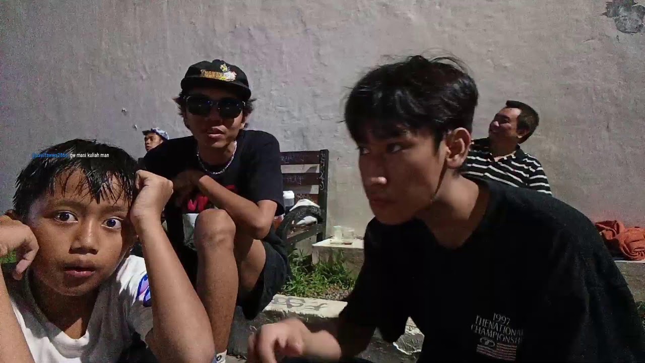 kita tabrak tabrakin orang orang di skatepark