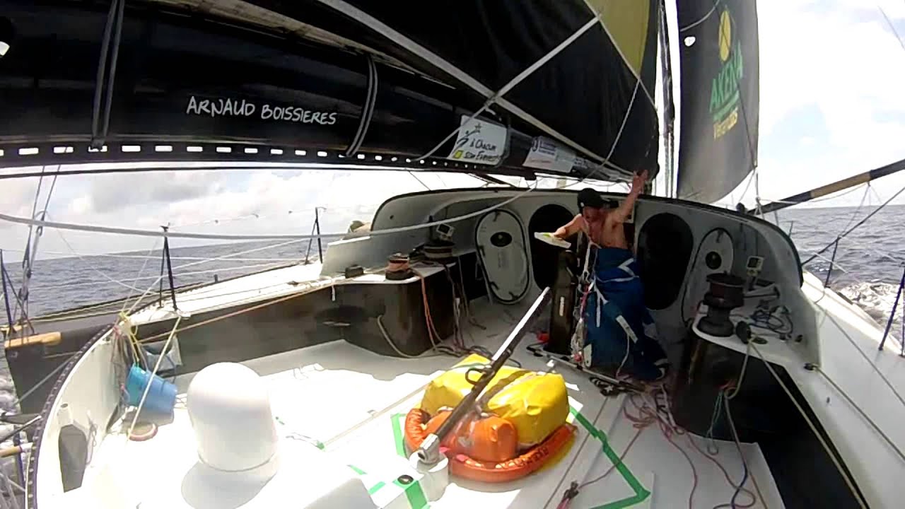 Arnaud Boissières célèbre son passage de l'équateur - Vendée Globe 2012 2013