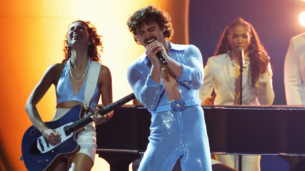 Benson Boone Says 'There's a Lot of Energy Flowing Through His Body on