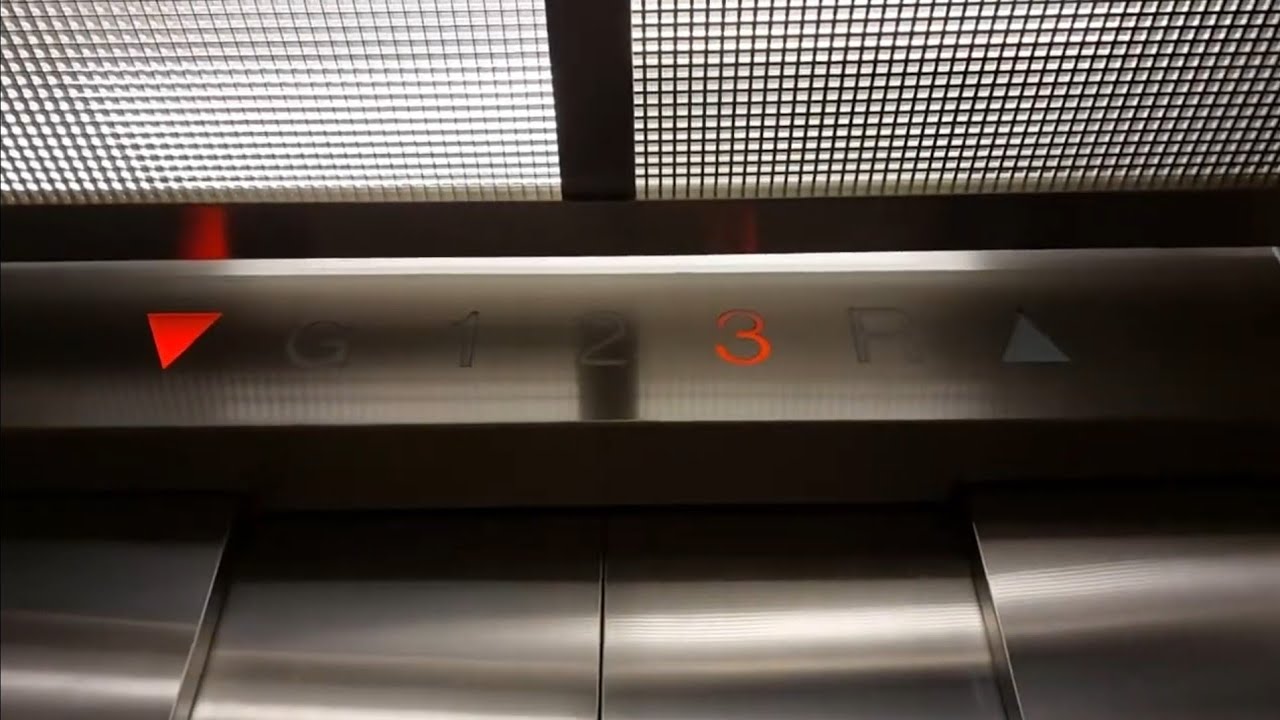 (Lift Lobby 1) 2 Fujitec Elevators at AEON Mall Ipoh Station 18, Ipoh, Perak, Malaysia