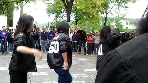 Nu kpl stroll at yard show