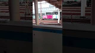 #EH500形 牽引の #貨物列車 が鶴見駅を通過するだけの動画。 #鉄道 #train #金太郎 #freighttrain