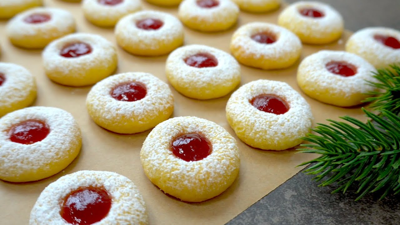 Я пеку это простое печенье каждый год на Рождество! Оно нежное и такое вкусное.