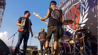 Rawback - mino in action ( dagang   custom kacamata ) at diponogoro punk n skin denpasar