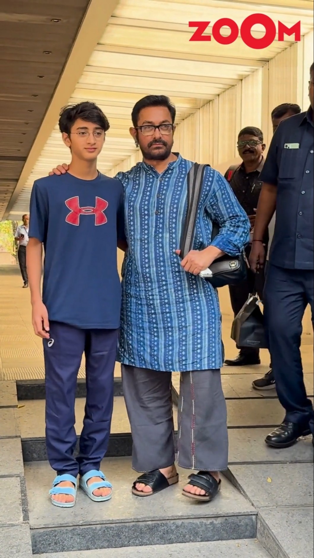 Aamir Khan \u0026 son Azad's lovely POSE for the paps outside a restaurant in Bandra #aamirkhan #shorts