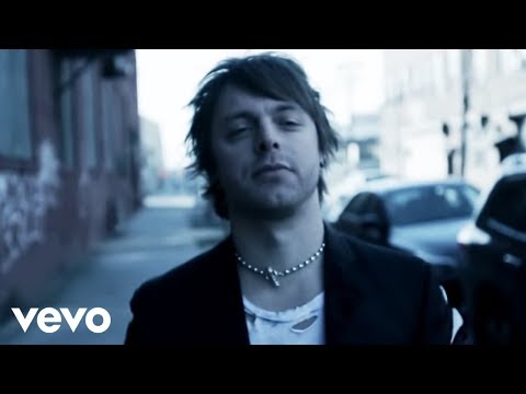 Bullet For My Valentine - Riot (Official Video)