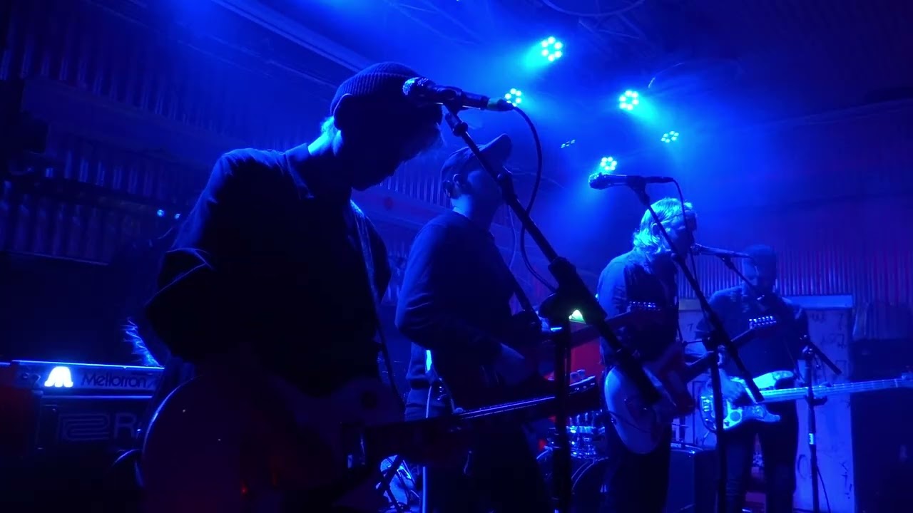 Kristi Brud   -  Tenk om de venter på oss   nov-25