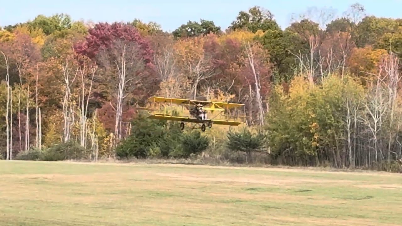 Взлет и посадка Curtiss Model D на старом аэродроме Коула Палена в Райнбеке, 18 октября 2025 г.