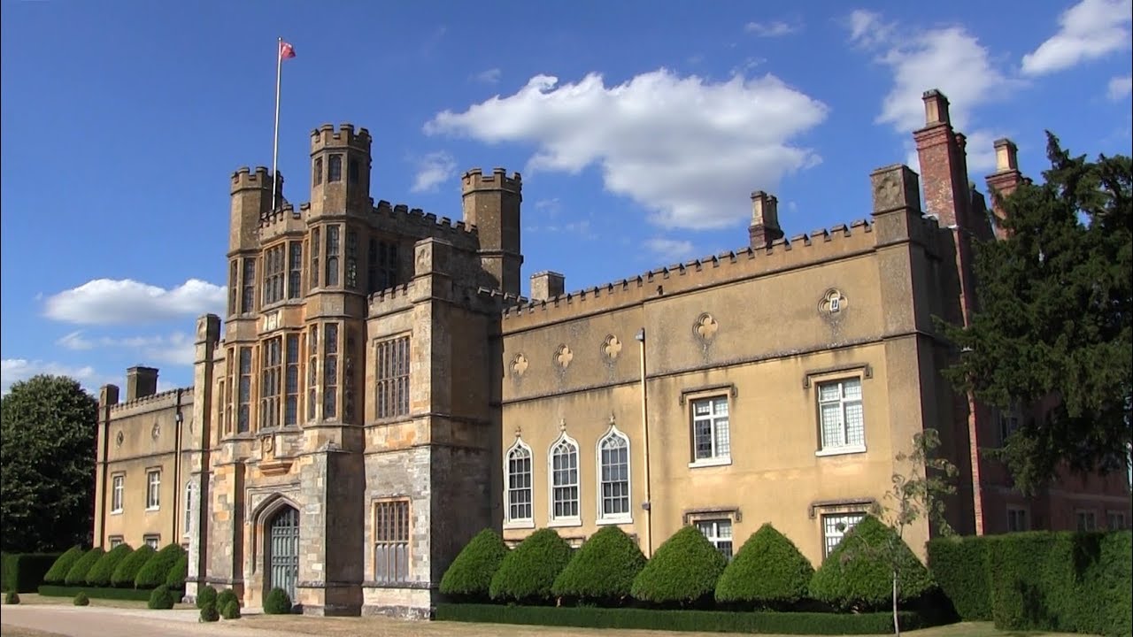 Country court. Coughton Court Warwickshire. Murder in a Country House. Отель Studley Park в Уэльсе. North Warwickshire and Hinckley College.