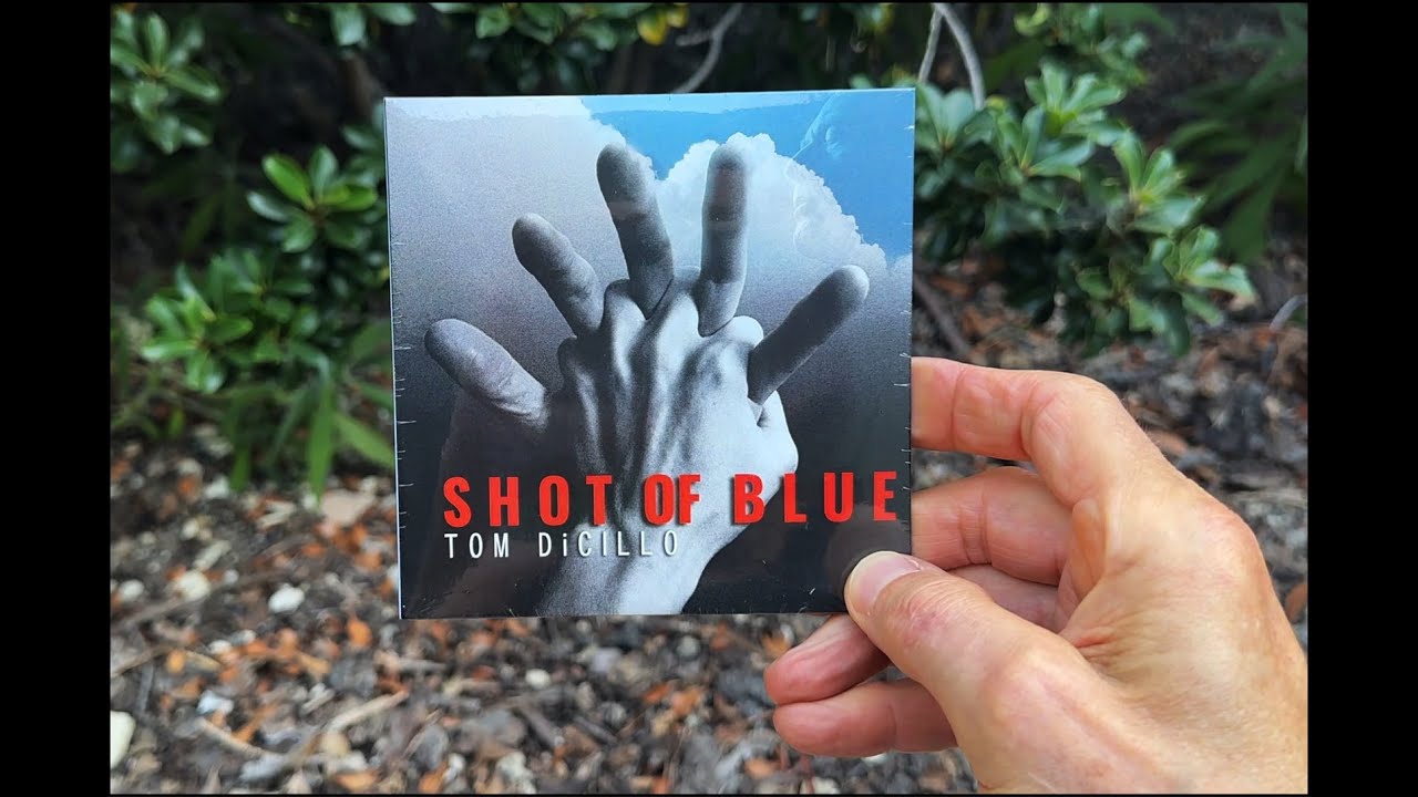 Tom DiCillo - UNBOXING SHOT OF BLUE