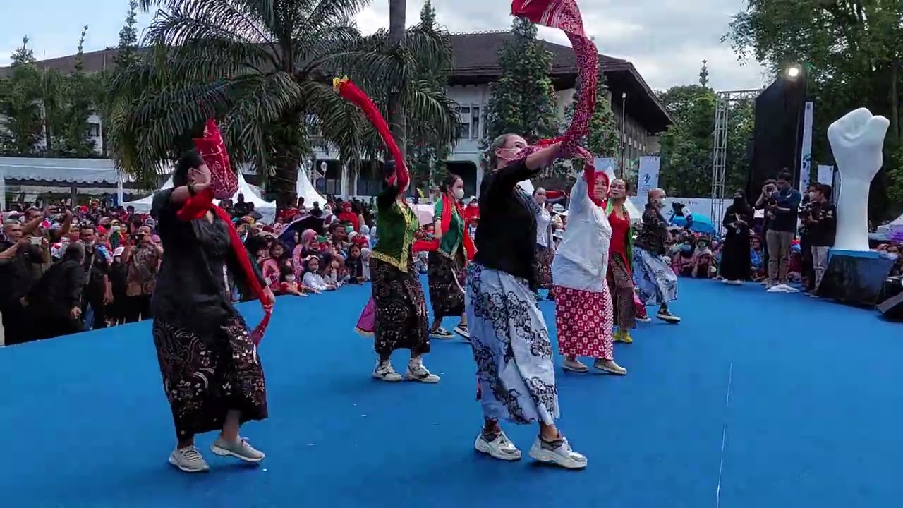 Tari Ketuk Tilu, tari tradisi sunda