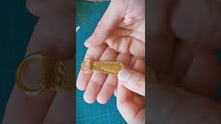 Handmade zipper pull in chevre padded leather - Leathercraft