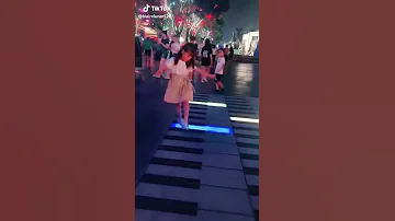 اجمل بنت تقدر تعزف العزفه بتجنن 