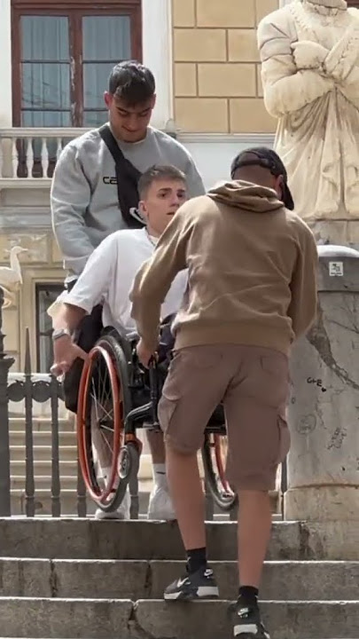 1 ESPERIMENTO SOCIALE N 18º 🫱🏼‍🫲🏾🌎 #palermo #società #umanità #disabilità #socialexperiment   @