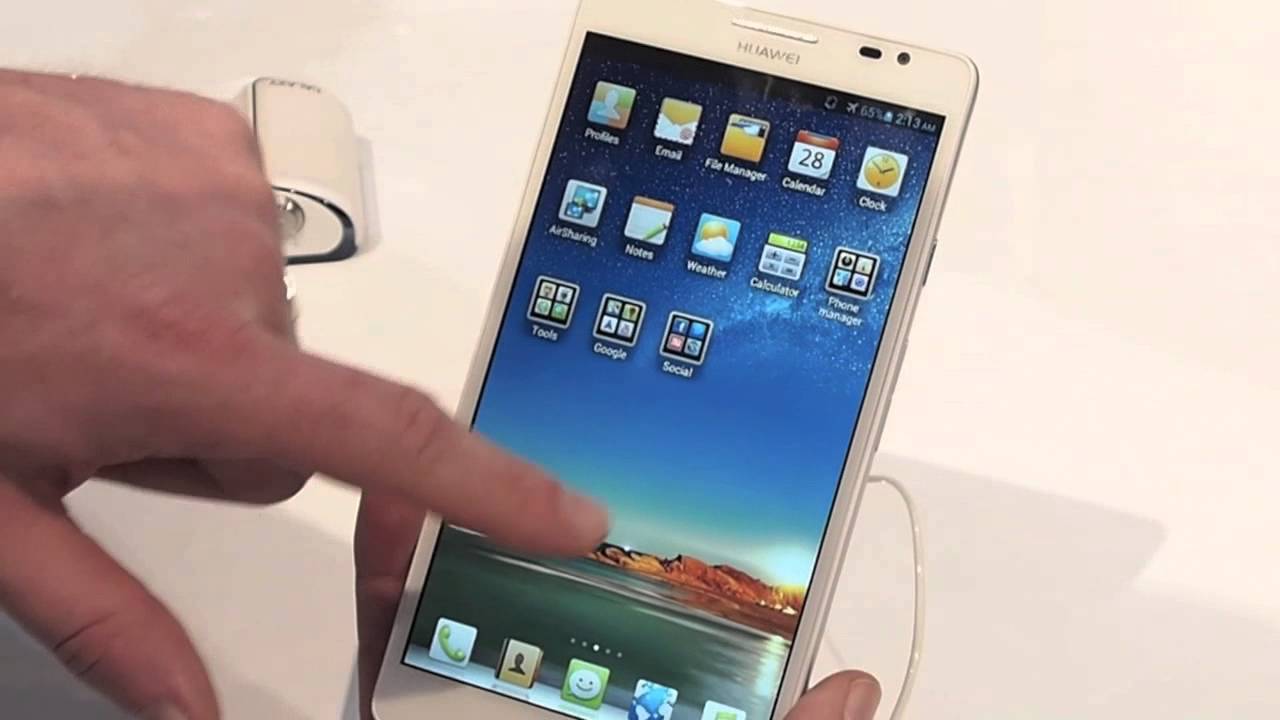 Hands on with the Huawei Ascend Mate at CES 2013