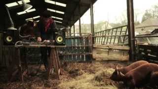 Miniatura de vídeo de "Cosmo Sheldrake - Rich (Ft. Anndreyah Vargas) (Live at the Pig Sty)"