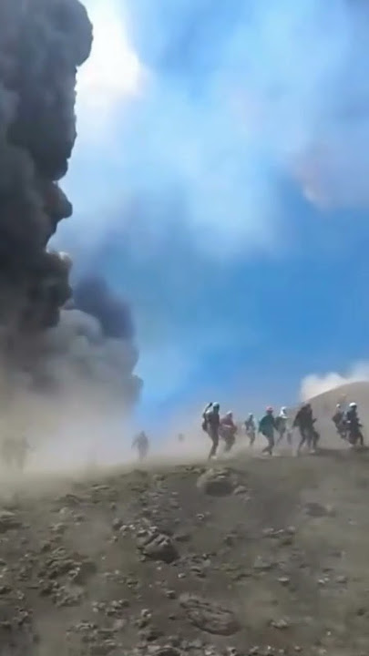 ETNA...i pomyśleć, że kiedyś też tam byłam na samej górze 🫣 #mountains #travel #shorts #yt #eruption