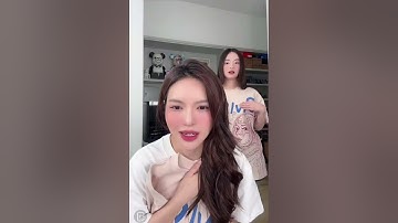 những chiếc áo thun dễ thương cùng chân váy Jean xếp ly cùng bé Vy & chị Lucie