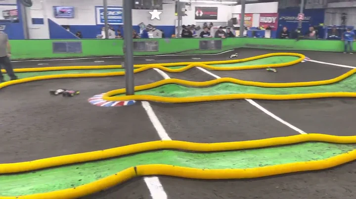 B6.3D AT TRACKSIDE RACEWAY & HOBBIES