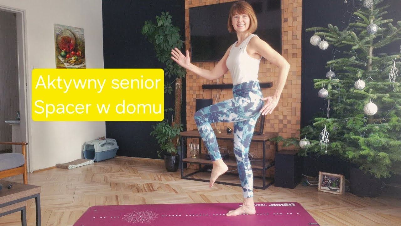 Aktywny senior - spacer w domu.