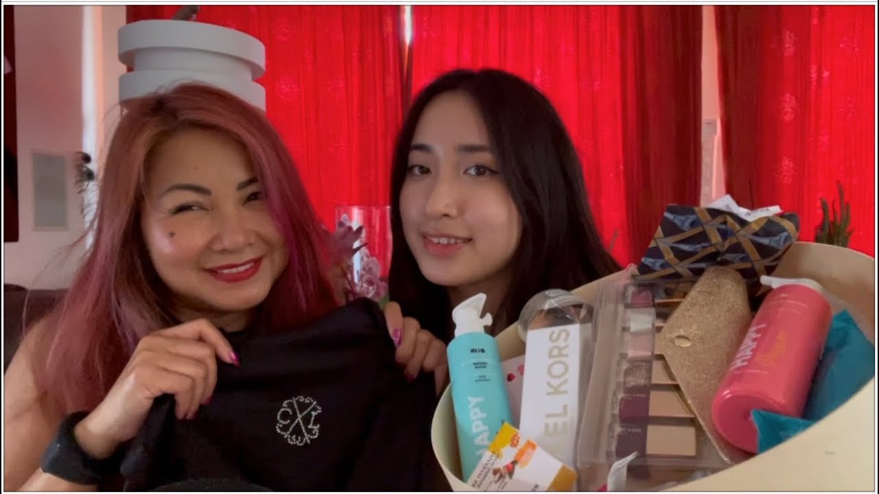 Asmr Clare’s unboxing her gift in Paris🎁#asmr  #asmrtingles #asmrrelaxing @clareeeasmr