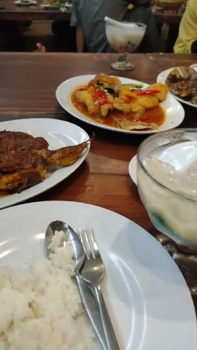 Story wa makan bersama di warung apung rahmawati