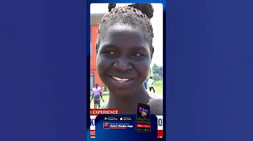 Wuuno Omukyala Eyesuunze Okugula Ekyuuma Ekyooza Engoye Mu Mwoleso Oguddako E Namunkereera 