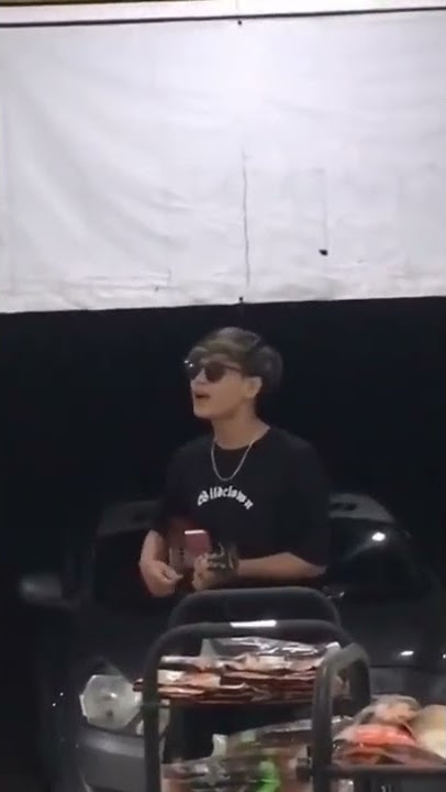 Pengamen suaranya keren-cover lagu kelangan