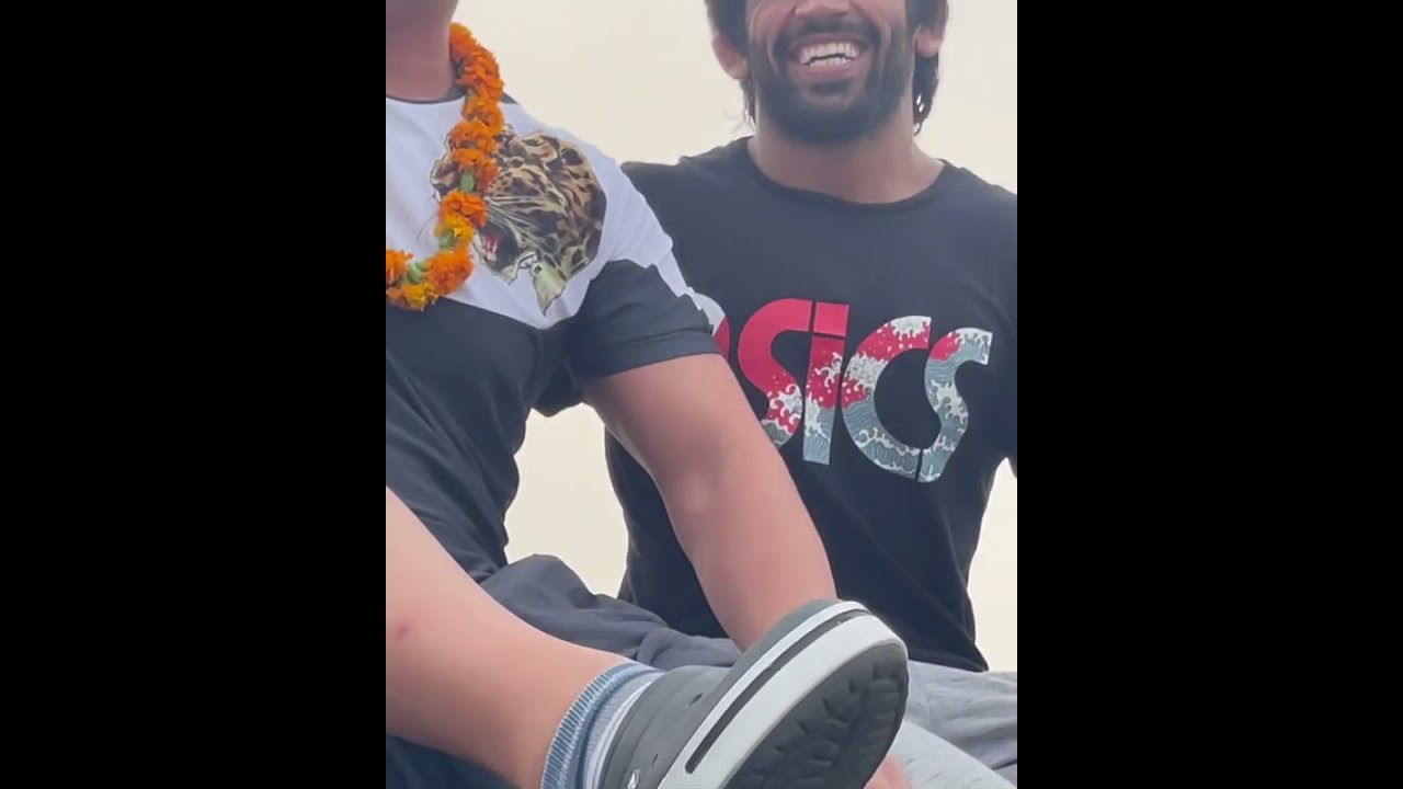 Bajrang Punia ka Coach shako Har Har Mahadev ka naara  lagte hue 