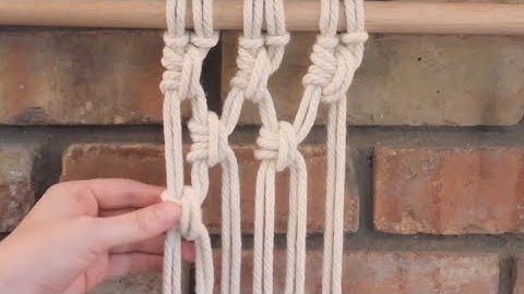 DIY Macrame Tutorial: Vertical Lark’s Head Mesh