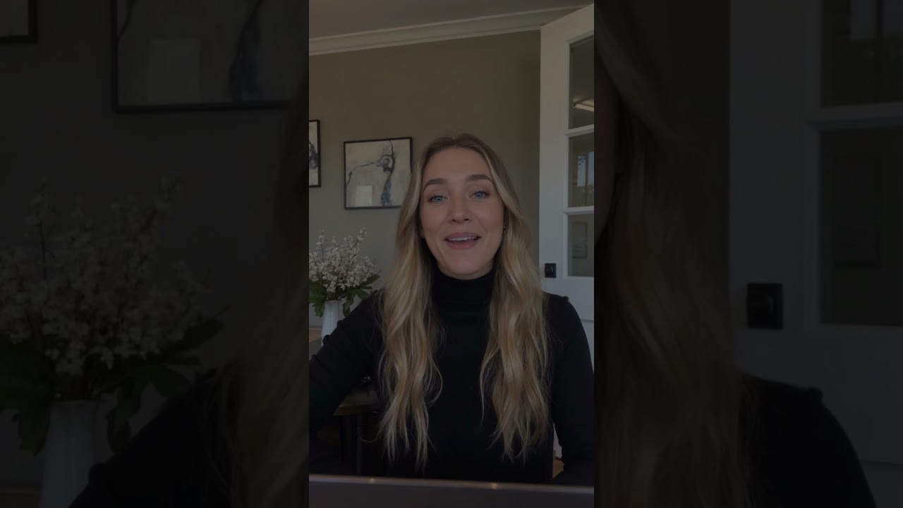 AI vs  Human Stylists: AI can predict trends. Humans understand people. 👗🤖 