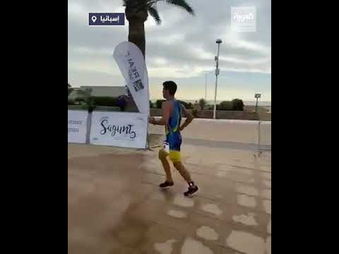رياضي يخسر سباقا قبل خط النهاية بخطوات لأنه تباهى 