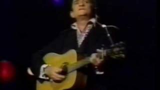 Johnny Cash sings medley of hits, 1969 chords