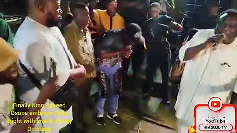 Finally King Saheed Osupa embrace Okiki bright with love & money On stage#tundeednut #odua #davido 