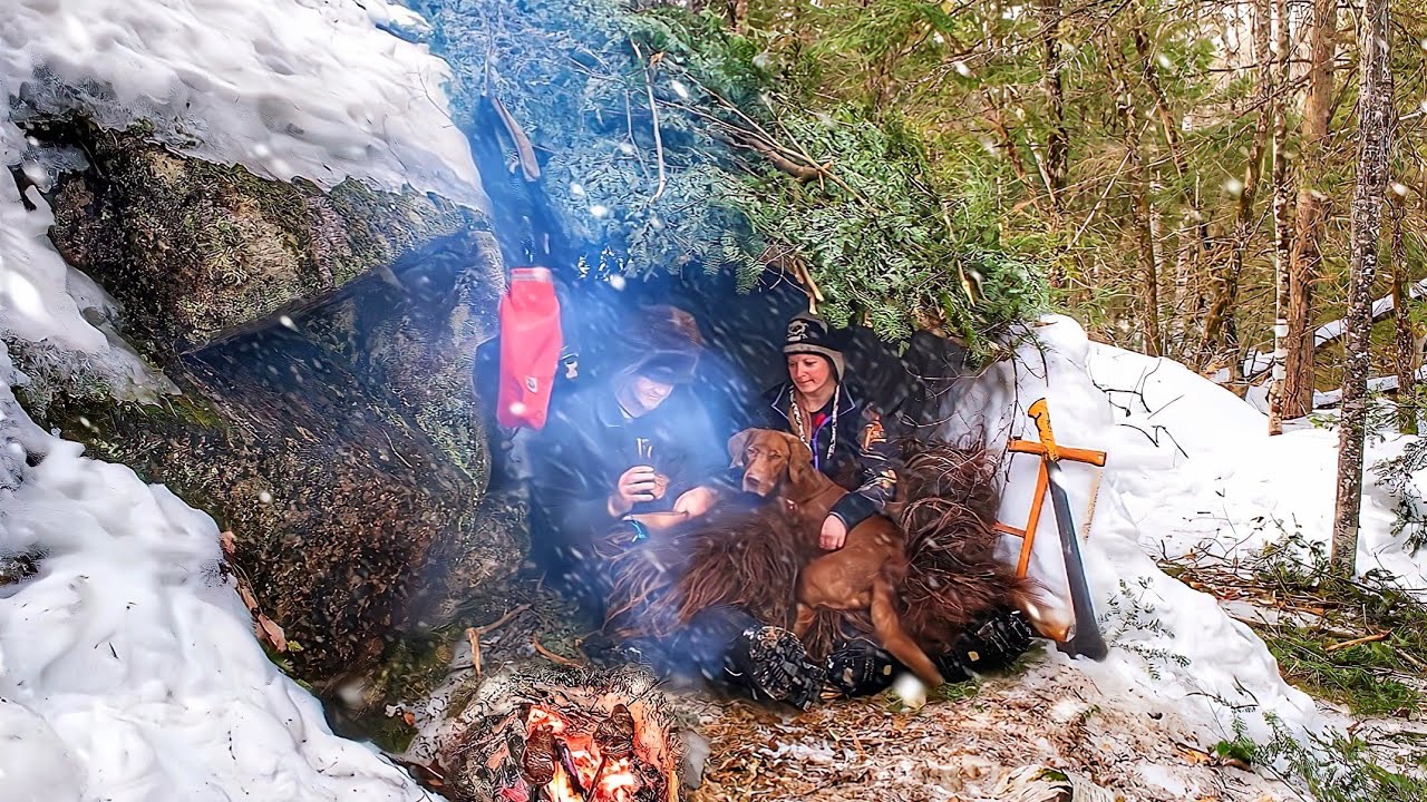 Winter Camping in Snow Bushcraft Build Warm & Cozy Primitive Shelter ...