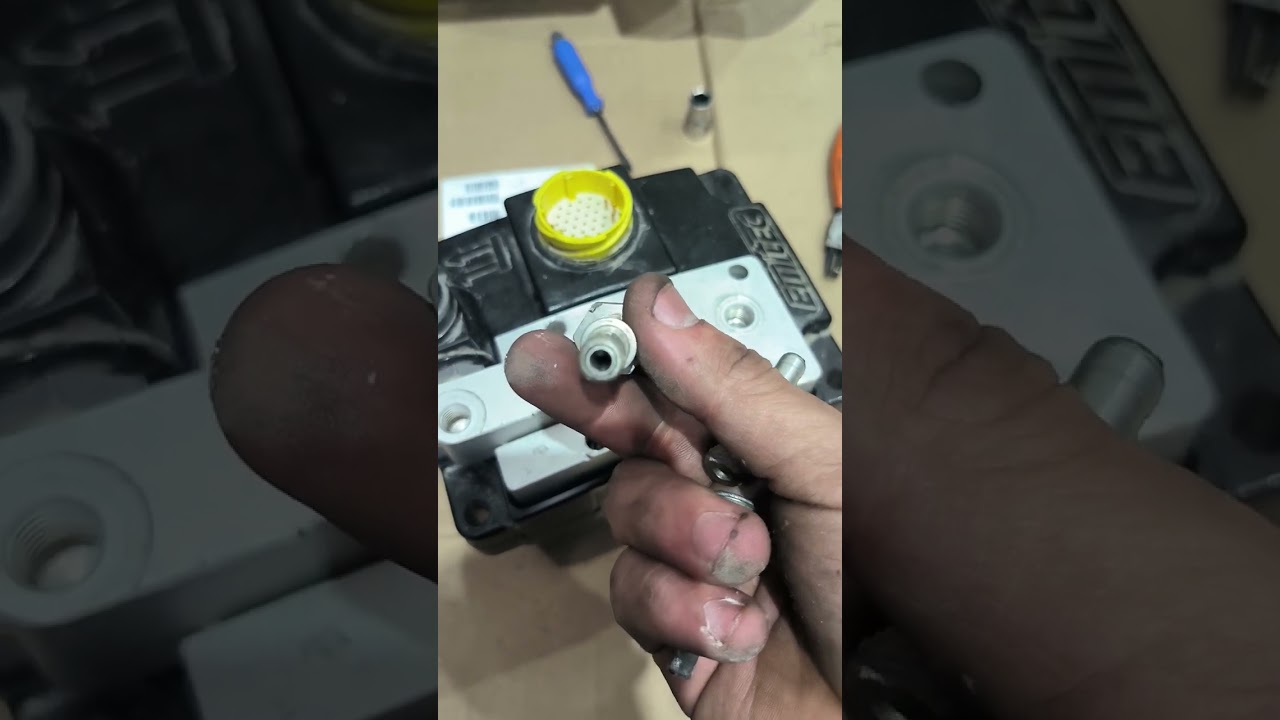 COMO ARMAR Y COMO DESARMAR UNIDAD DE UREA MARCA EMITEC ? 