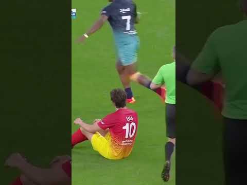 🤣Le tacle assassin de Speed sur Kaka #shorts #football