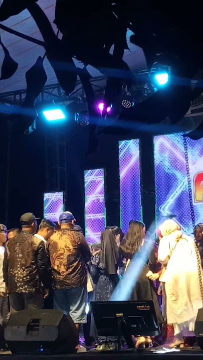 DIFARINA INDRA FEAT CAH FENDIK ADELLA - SANTRI PEKOK