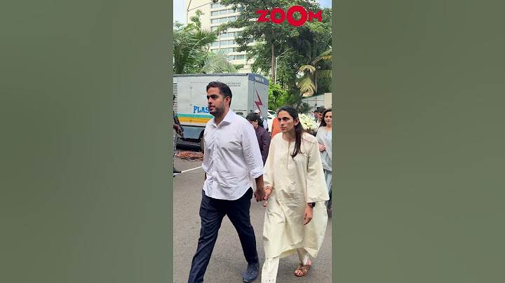 Mukesh Ambani ARRIVES with wife Nita Ambani, Akash-Shloka at Ratan Tata's funeral #shorts #ratantata