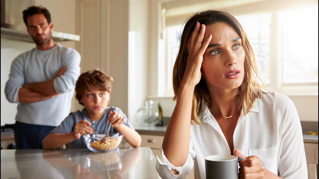 За завтраком наш семилетний ребёнок сказал: «Мама, рассказать папе о вчерашнем вечере»