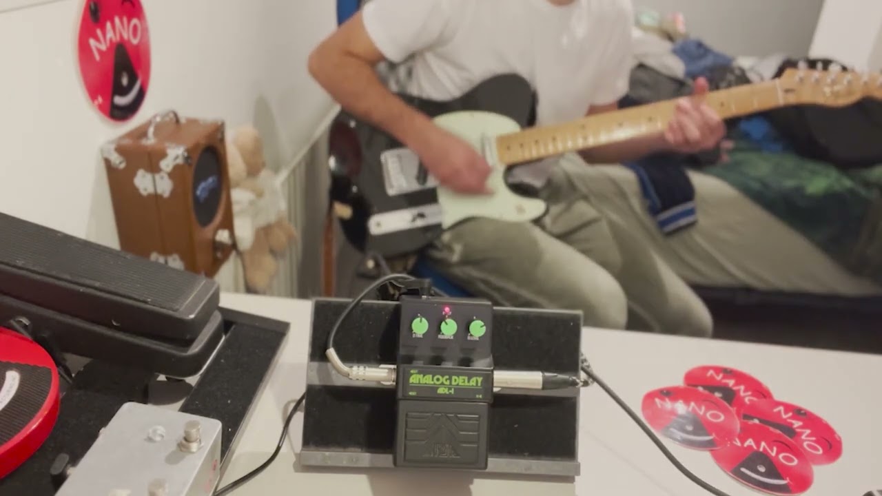 Aria ADL-01 Analog Delay with mn3205 chip (demo) - YouTube