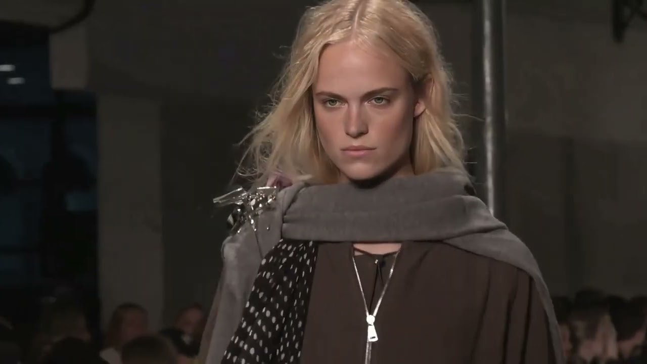 N°21 Spring Summer 2026 | Milan Fashion Week