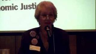 Frances Goldin accepts JFREJ risk taker award
