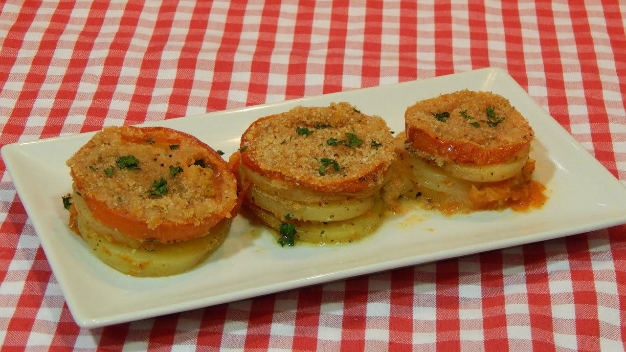 Tomates y patatas especiadas al horno / Receta fácil