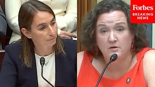 'That's Hypocritical': Katie Porter Grills Johnson & Johnson Lawyer Over Disclosures